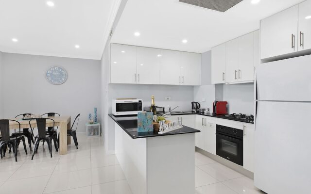 Lakeside Waterfront Apartment 18