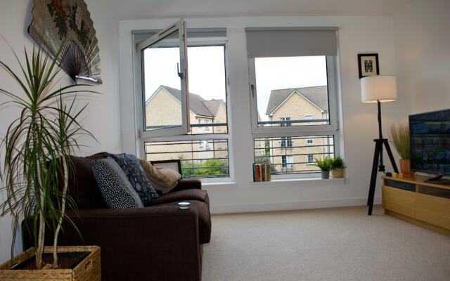 Bright and Welcoming 2 Bedroom Leith Flat