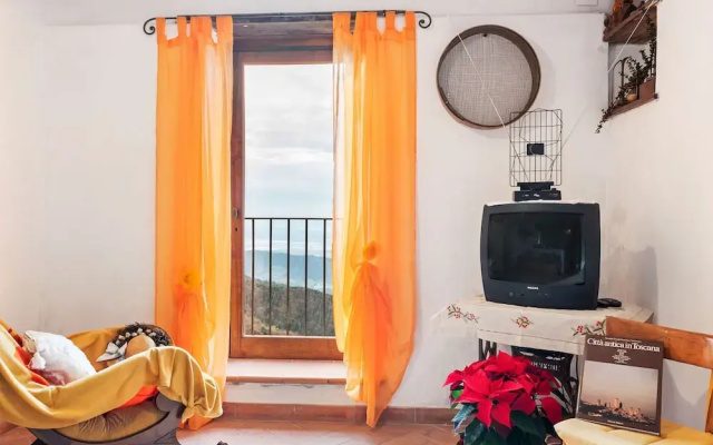 Hill-view Holiday Home in Camaiore With Private Garden