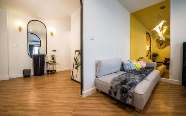 Theme Boutique Hotel
