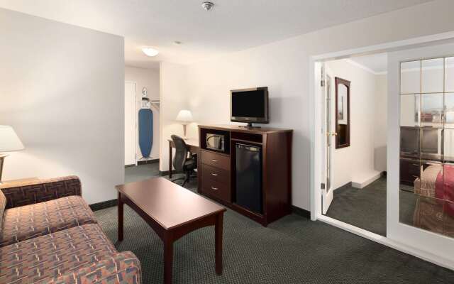 Travelodge by Wyndham Nanaimo
