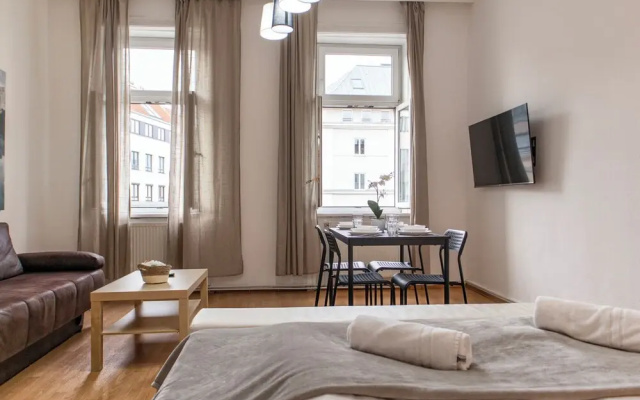 Bright 2BR Apt Perfect Long Stay