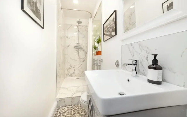 Spacious 2-Bedroom Ground Floor Flat