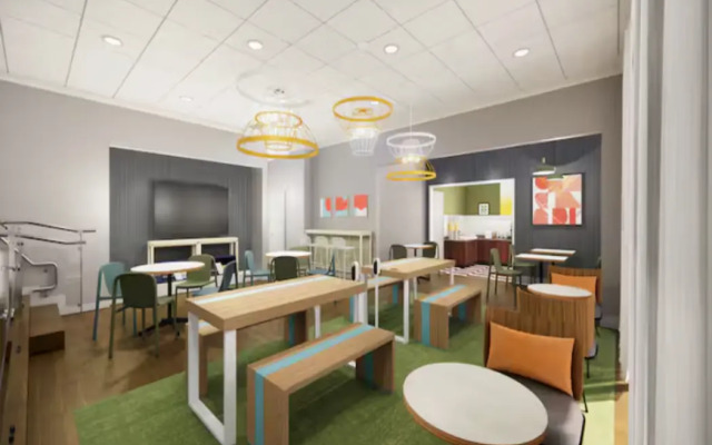 Comfort Inn & Suites Shawnee North near I-40