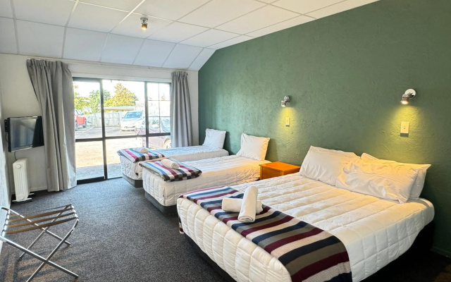 Oakwood Manor Motor Lodge – Guest Rooms – Mangere