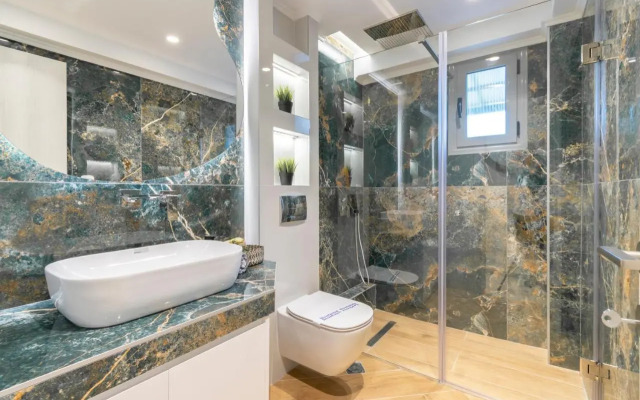 SithoniaRS Luxury Ground Floor Apartment With Private Garden