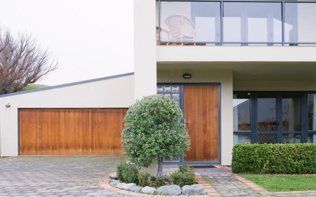 Meadowbrook Place