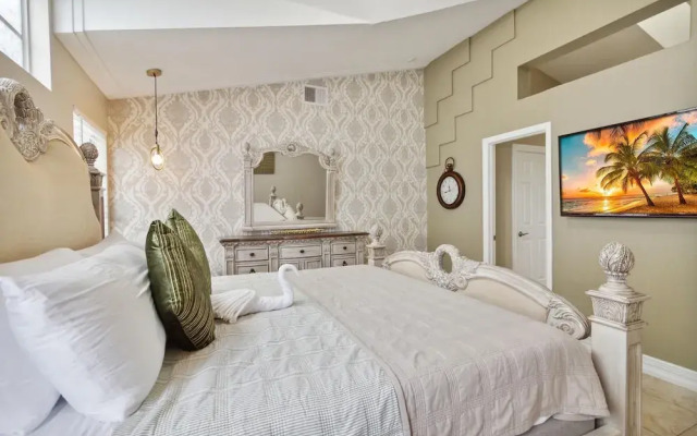 Fascinating Private Pool and Game-room, Near Disney!!