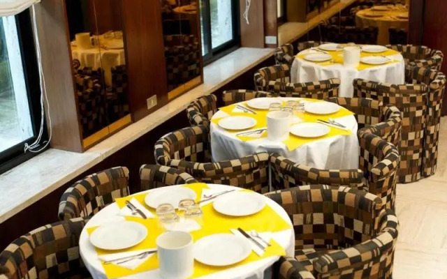 Club Hotel