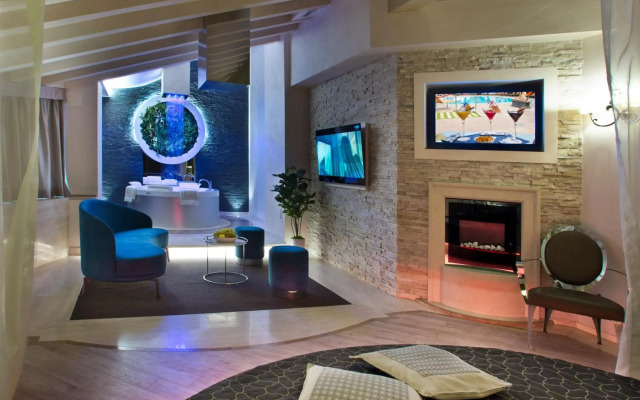 Vip's Motel Luxury Accommodation & Spa