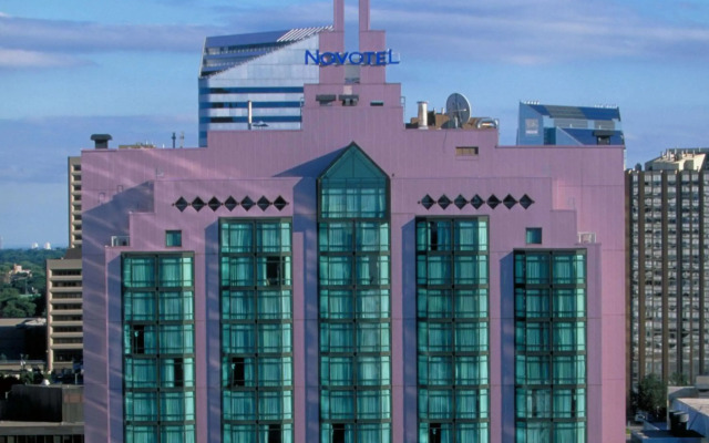 Novotel Toronto North York