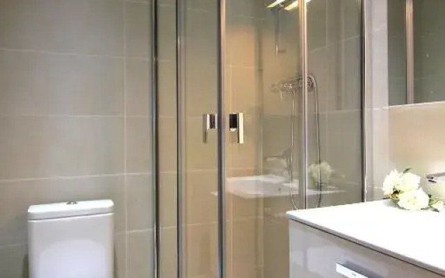 Classbedroom Fira Business Apartment