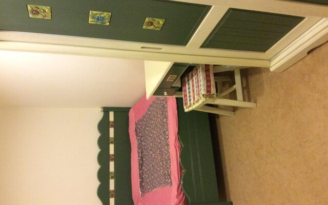 Phd's Guest House I