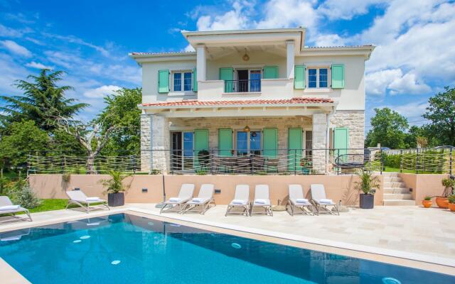 Vita 5 in Visnjan with 4 bedrooms and 4 bathrooms