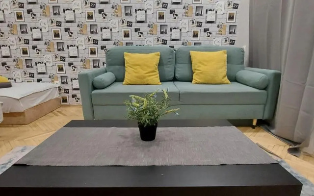 Studio 4 Apartment in the Party District