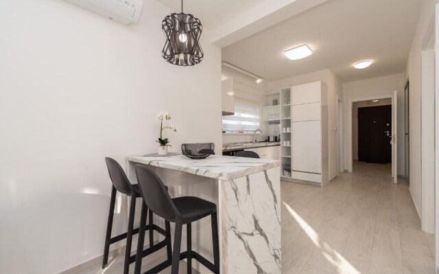 Apartments & Rooms Pool Villas Maris B
