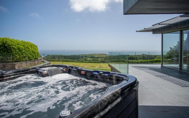Bryn House - Luxurious 5 Bedroom Holiday Home - Penmaen