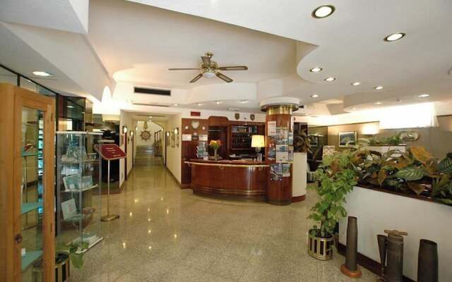 Hotel Crystal & Residence