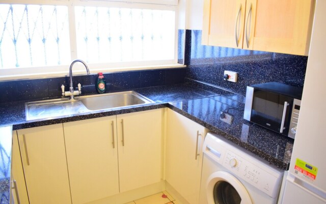 Spacious 3 Bedroom Shadwell Flat