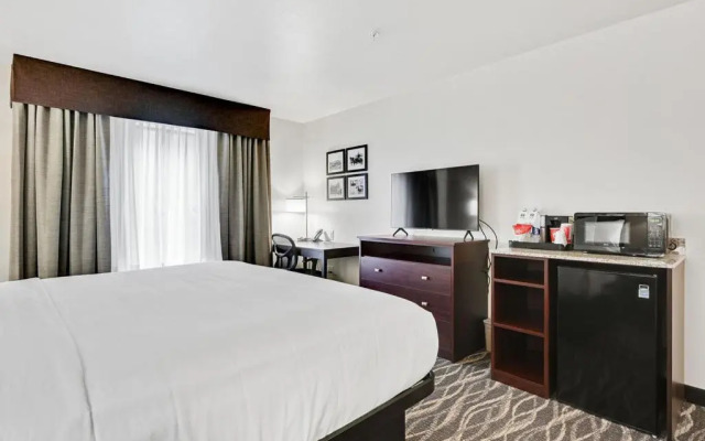 Cobblestone Hotel & Suites - Mosinee