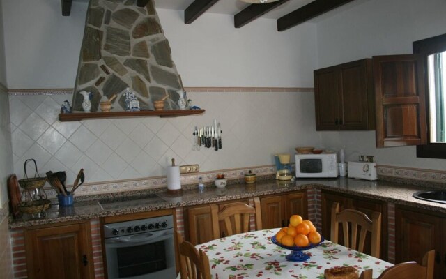 Villa With 3 Bedrooms in El Chorro, With Wonderful Mountain View, Priv