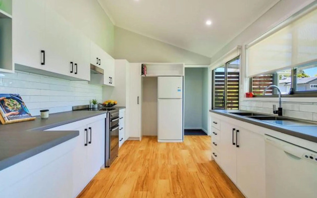 3 Minute Walk to Collingwood Beach Pet Friendly and Stylish