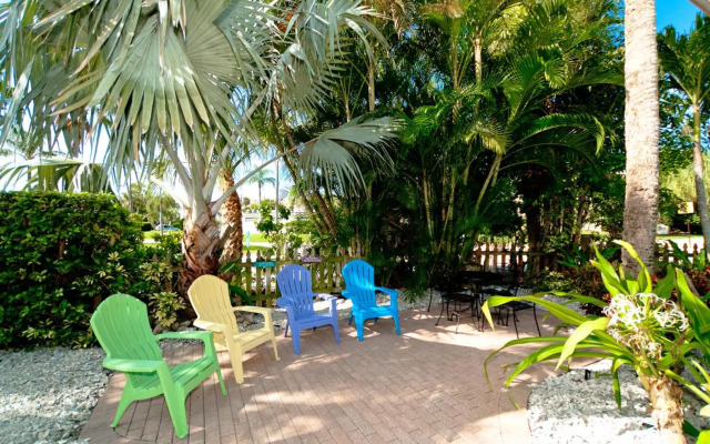 Captain's Quarters Spinnakers - 202 - 56th 1