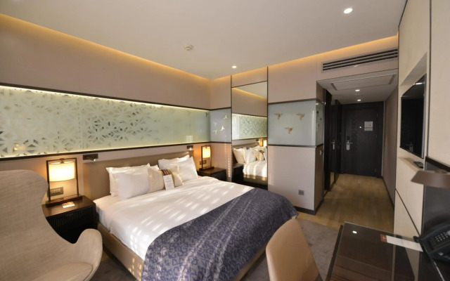 Waxwing Hotel