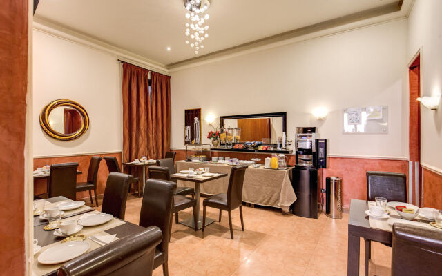 Everest Inn Rome