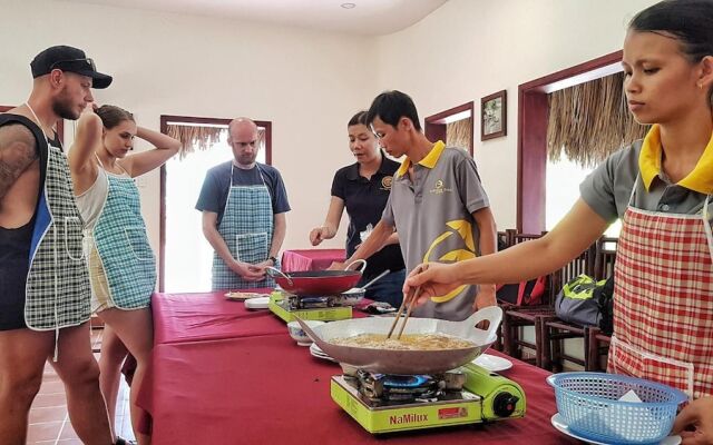 Riverside Park Eco Resort