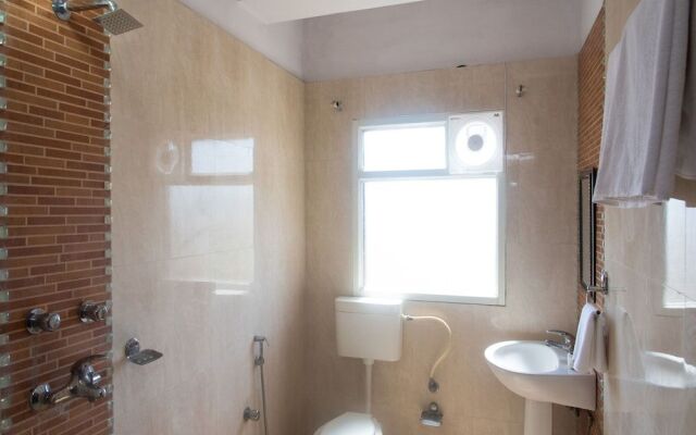 OYO 12250 Home Kesar Vilas near Trident Udaivilas