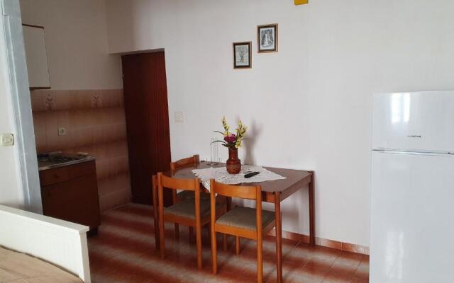 Aenona Sunny Apartment