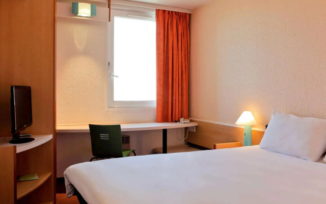 ibis Lyon Est Bron