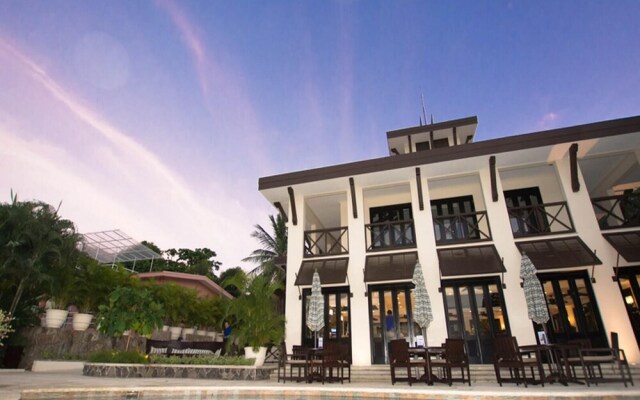 Classy artsy ocean-view unit near pool at Pacifico in Coco sleeps 6