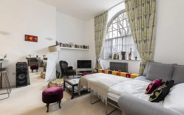Light & Spacious 1 bed by Battersea Park Sleeps 4