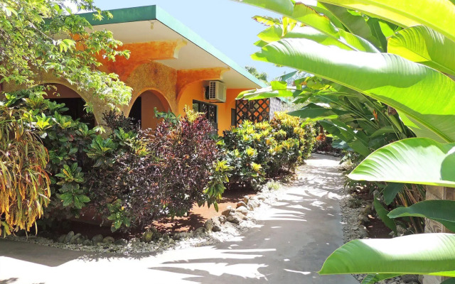 Sunrise Club Hotel Restaurant & Bar