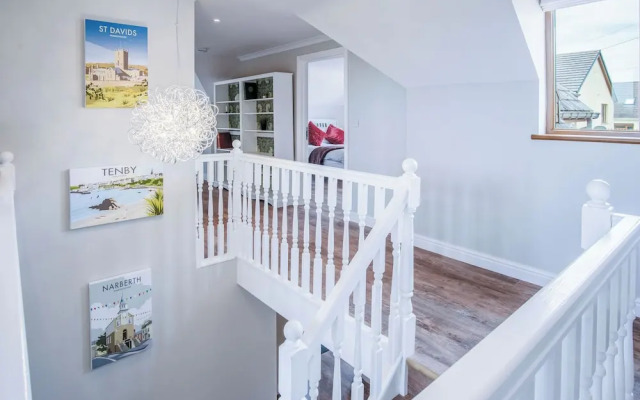 Highfield - 5 Bedroom Holiday Home - Pembroke Dock