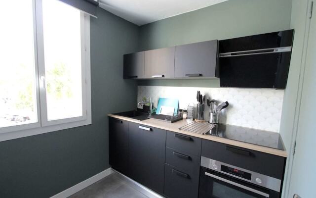 Quiet apt downtown with airco and a balcony