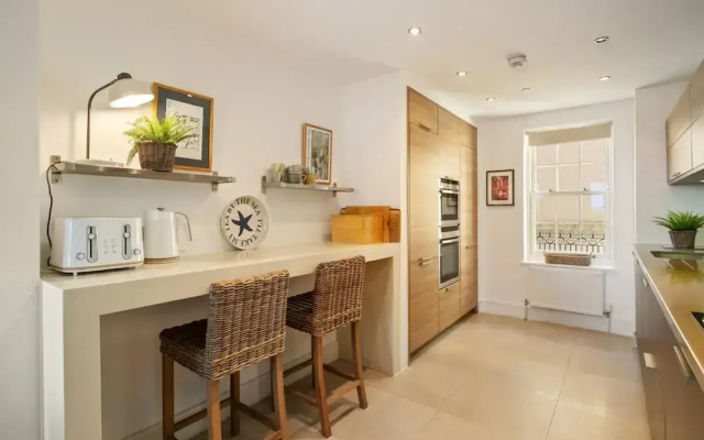 Nash House - Seafront With Parking Close to Town