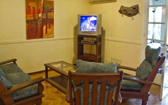 Alamo Hostel & Suites