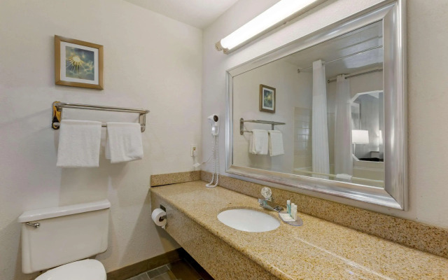 Quality Inn Alexis Rd