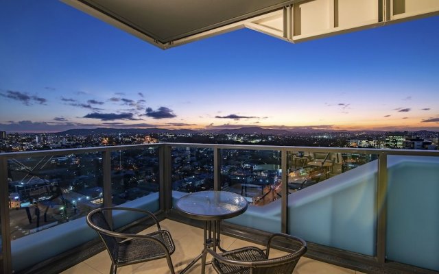 Fortitude Valley Apartments by CLLIX