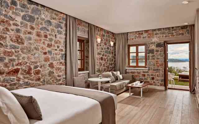 100 Rizes Luxury Sea Side Resort.