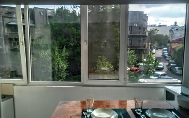 Central Bright Modern Studio