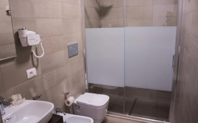 8room Hotel
