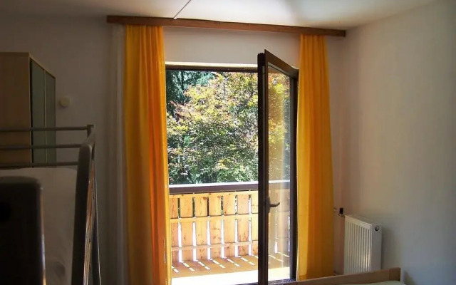 The Treehouse Backpacker Hotel