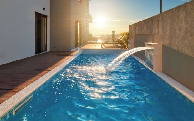 Exclusive pool villa with view