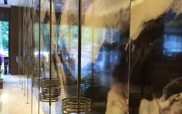 Hengdian Yihe Hotel (Qinwang Palace Dream Valley Branch)