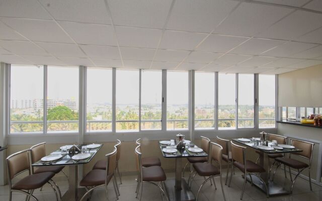 Golden Amulya Rest Wings