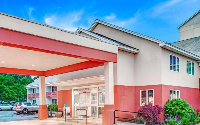 Days Hotel & Conference Center - Methuen Ma